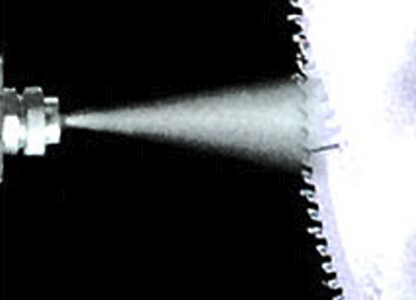 鋁材切割機潤滑微噴還是水循環冷卻？材料硬度是關鍵