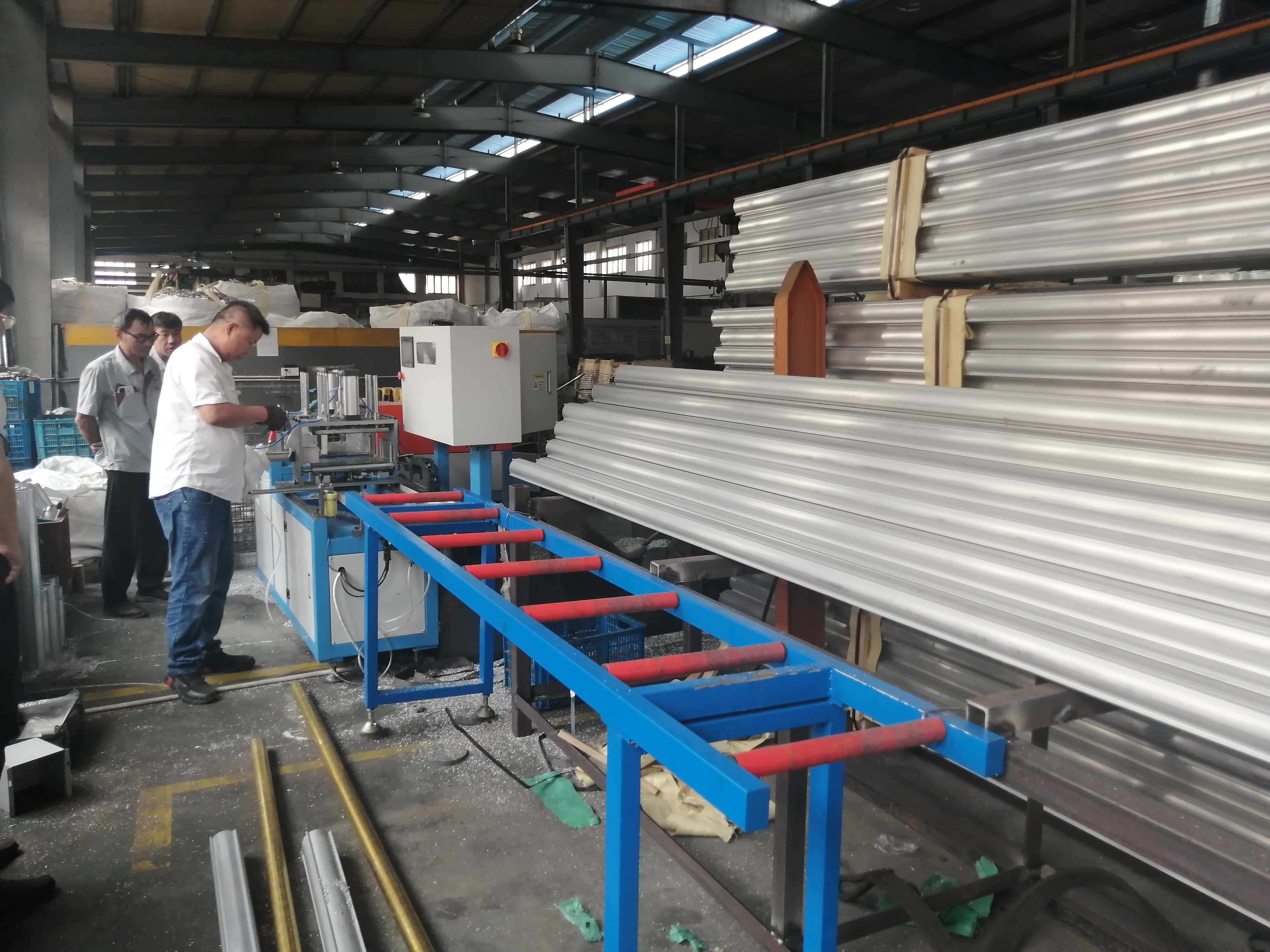 帶你走進(jìn)全自動黃銅棒下料切割機(jī)客戶現(xiàn)場，“遍地黃金”