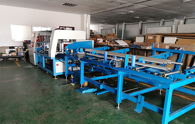 【成都】鋁型材切割鋸床自動上料、鋸切、下料設備已出庫出貨啦