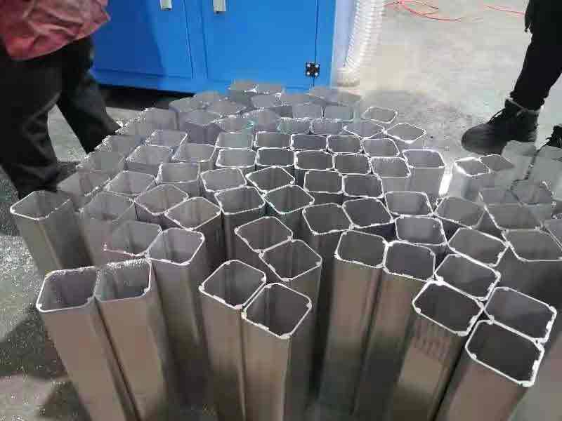 鋁管自動(dòng)切割機(jī)-可多支鋸切-可切割鋁圓管、方管、薄壁管，型號(hào)齊全