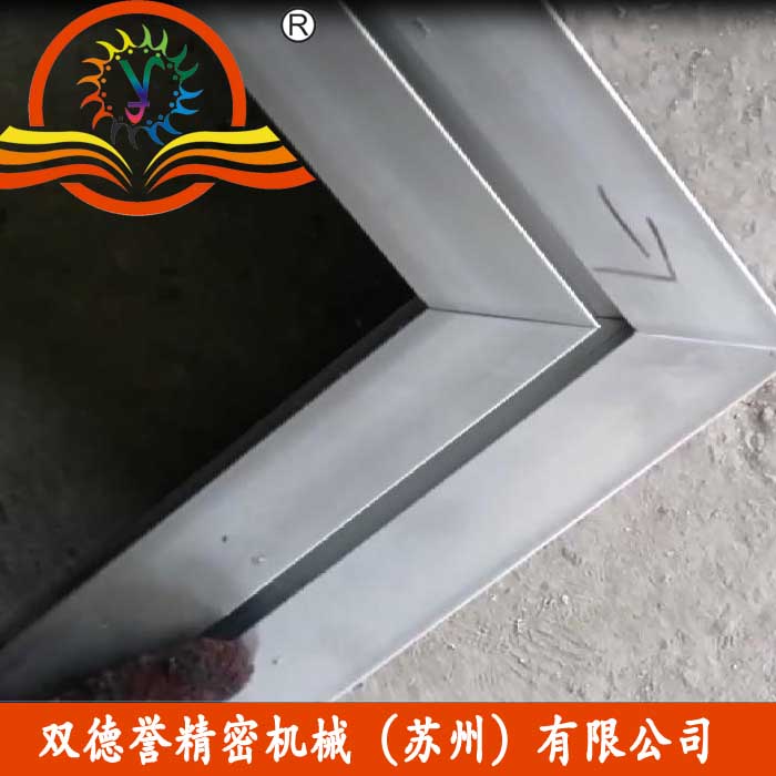 轉(zhuǎn)角度鋁型材切割機效果圖