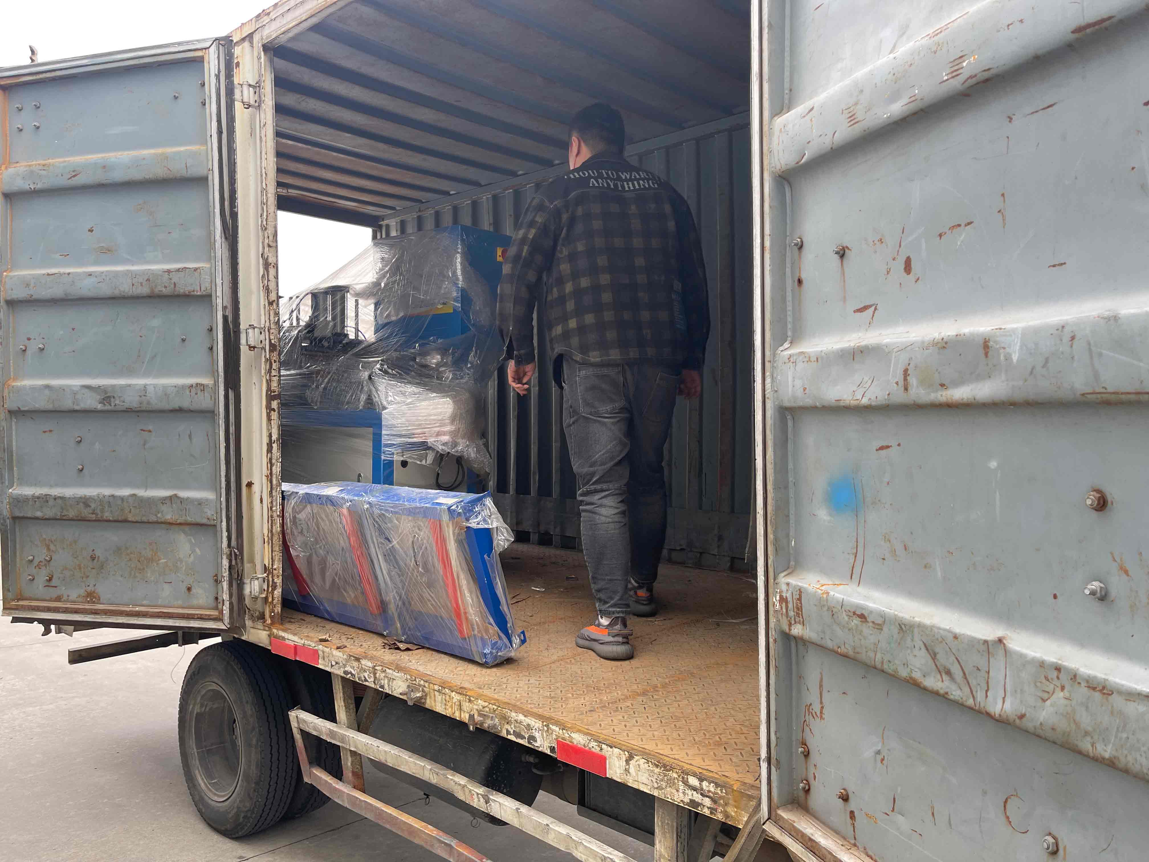 全自動切鋁機發(fā)貨圖-1 全自動切鋁機發(fā)貨圖-1