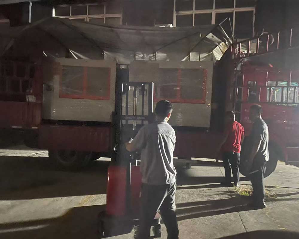 【浙江】兩臺復(fù)購鋁型材自動切割機，夜色中發(fā)貨走起！！