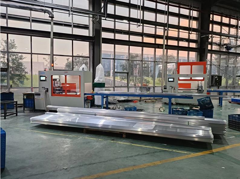 全自動鋁材切割機(分離式)505 全自動鋁材切割機(分離式)505